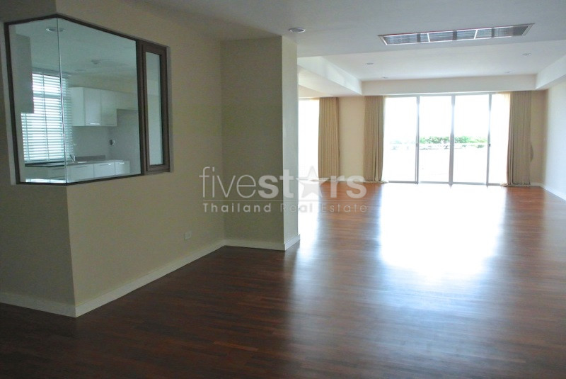 Condo spacieux de 4 chambres à louer sur Ekamai, photo 6