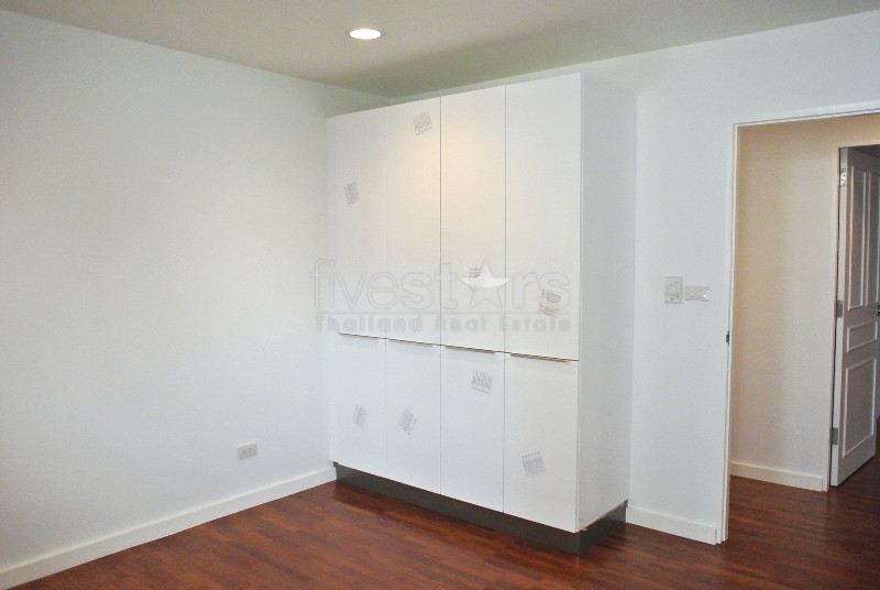 Condo spacieux de 3 chambres à louer sur Ekamai, photo 14
