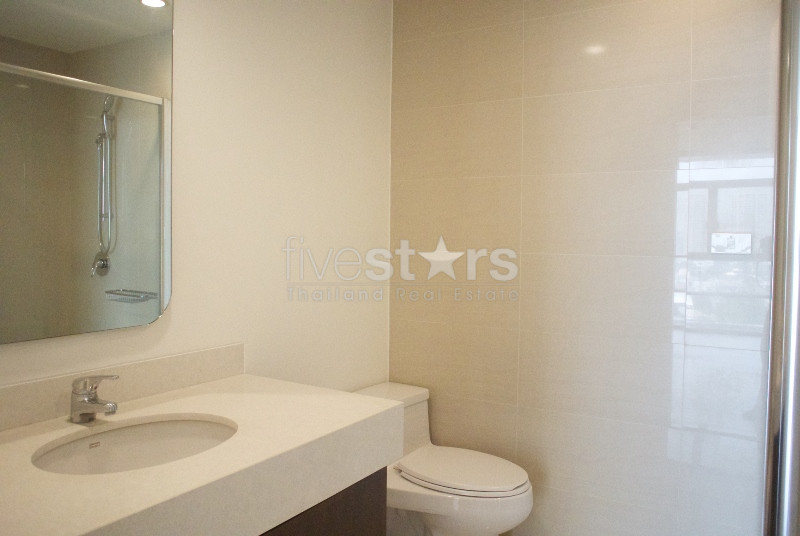 Condo spacieux de 3 chambres à louer sur Ekamai, photo 23