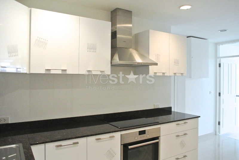 Condo spacieux de 3 chambres à louer sur Ekamai, photo 18