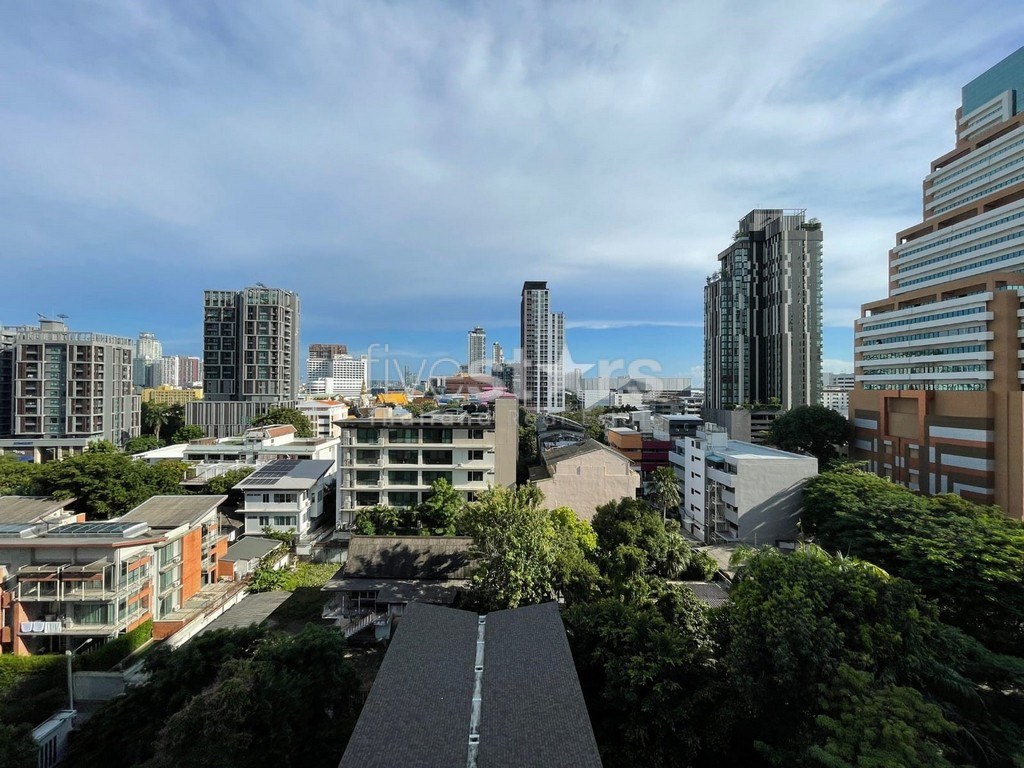 Appartement de 2 chambres moderne à vendre proche BTS Ekamai