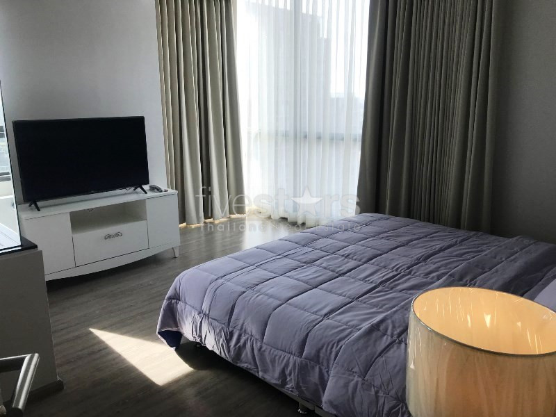 Condo 2 chambres en étage élevé à louer près du BTS Ekamai, photo 10