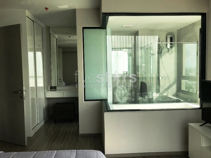 Condo 2 chambres en étage élevé à louer près du BTS Ekamai, photo 14