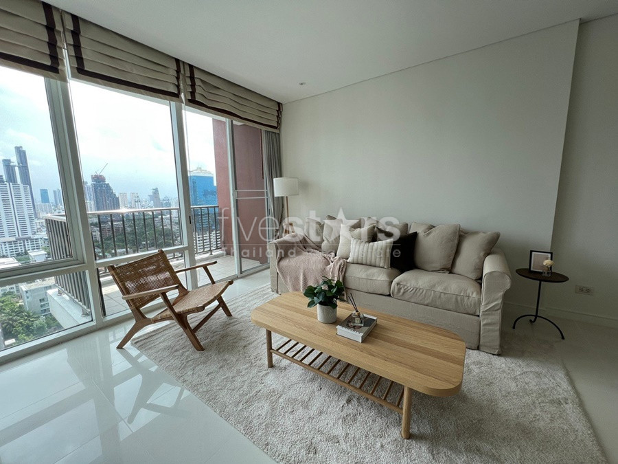 Modern condo 2 bedrooms for rent near BTS Ekkamai