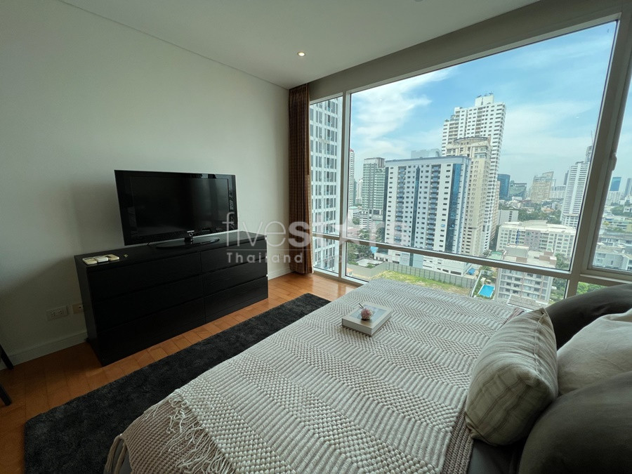 Modern 2 bedrooms pet friendly condo for rent near BTS Ekkamai, photo 11