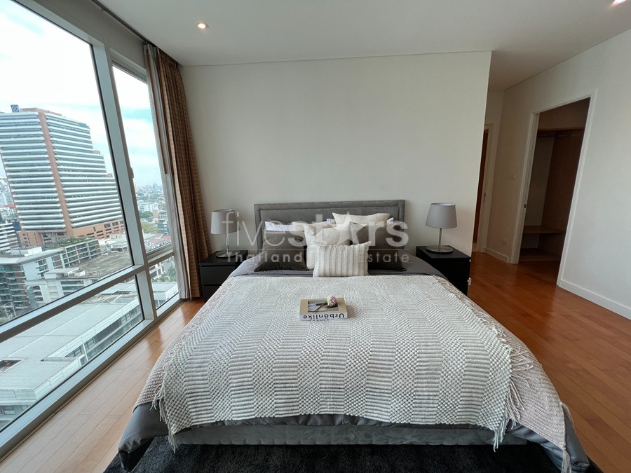 Modern 2 bedrooms pet friendly condo for rent near BTS Ekkamai, photo 10