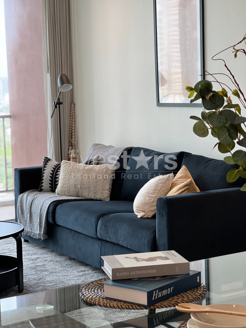 Modern 2 bedrooms pet friendly condo for rent near BTS Ekkamai