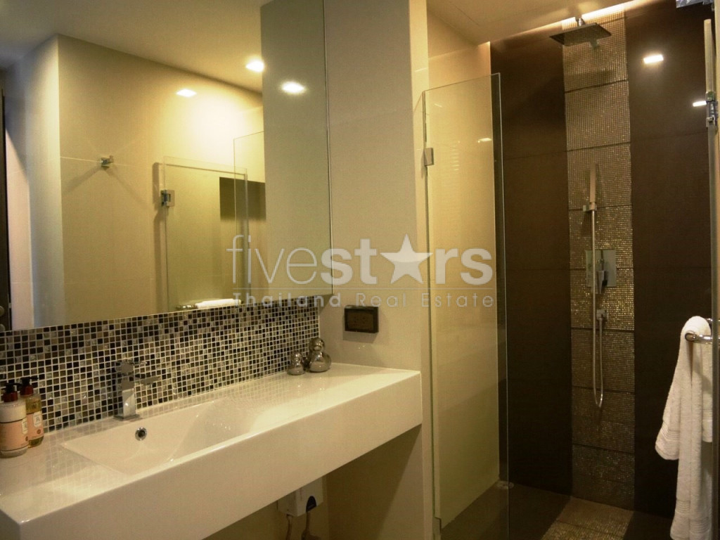 Condo 1 chambre à louer près de la station Phra Khanong BTS, photo 13
