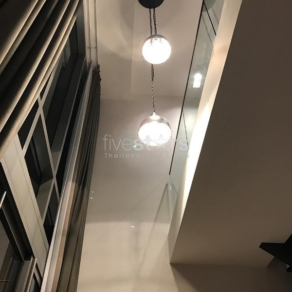 Condo duplex 1 chambre à vendre près de la station BTS Ekkamai, photo 5