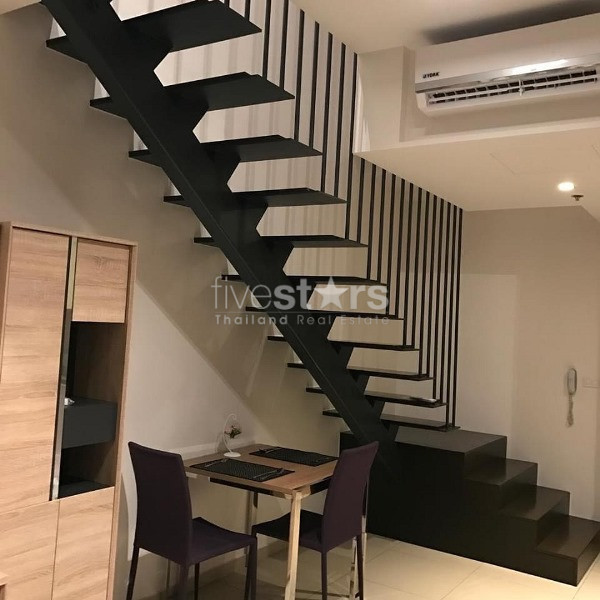 Condo duplex 1 chambre à vendre près de la station BTS Ekkamai, photo 3
