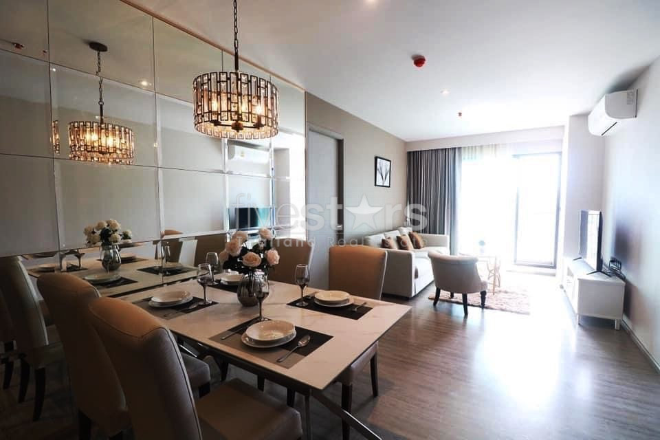 High floor unit 2 bedrooms condo for rent near BTS Ekamai, photo 2