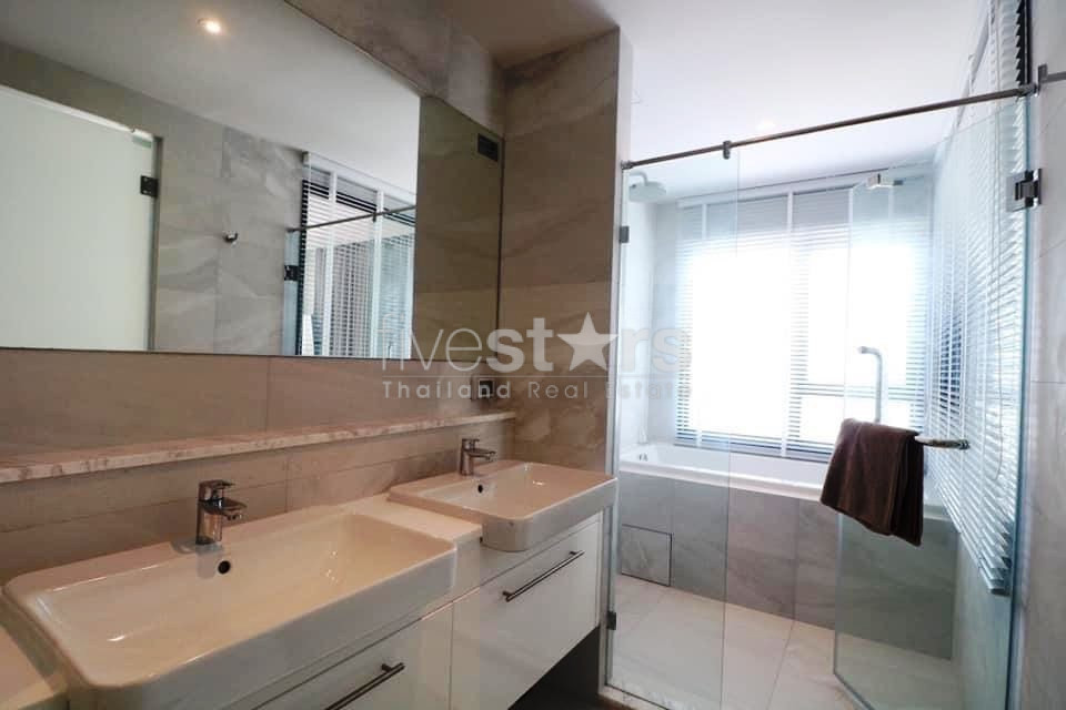High floor unit 2 bedrooms condo for rent near BTS Ekamai, photo 9