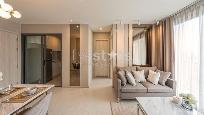 Condo de luxe 2 chambres à vendre sur Ekkamai