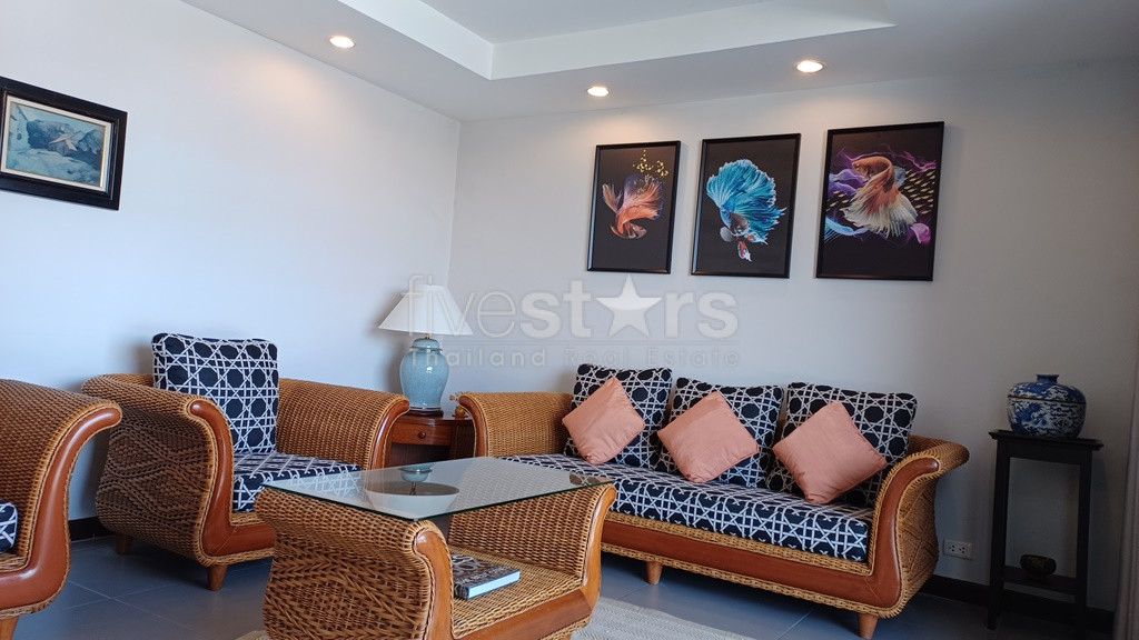 Condo 1 chambre entièrement rénové dans le quartier de Phra Khanong