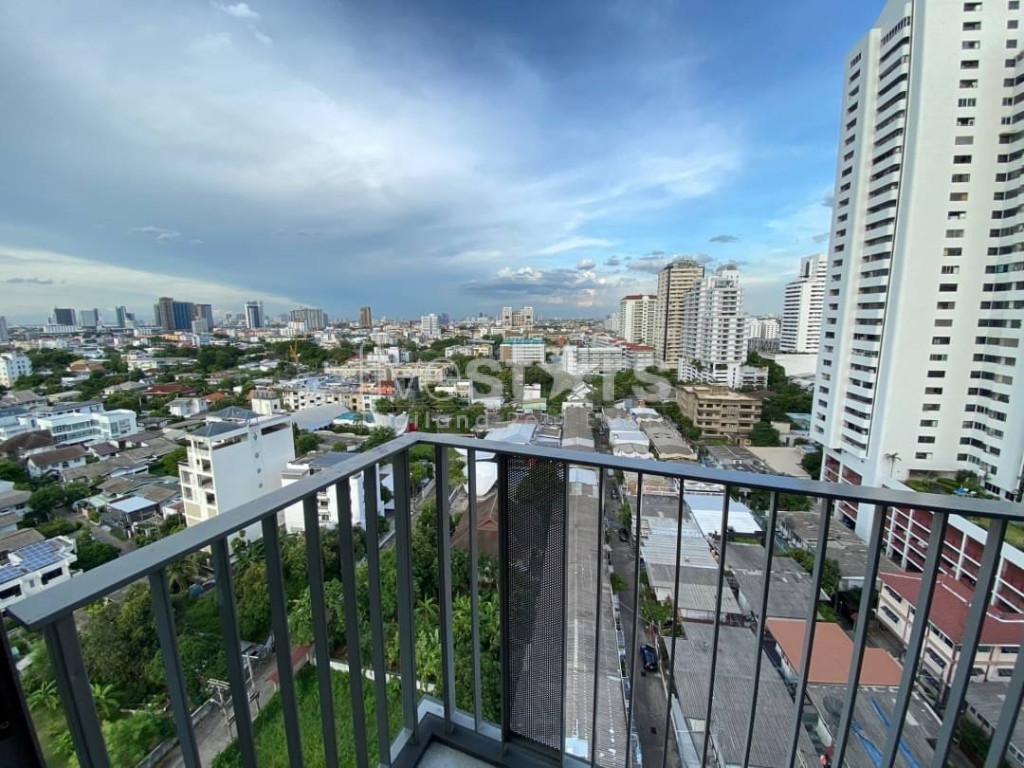 1-bedroom modern condo for sale in Ekamai, photo 7