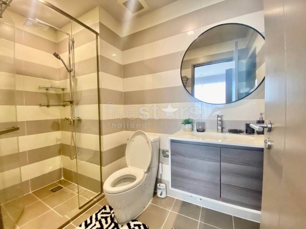 1-bedroom modern condo for sale in Ekamai, photo 14