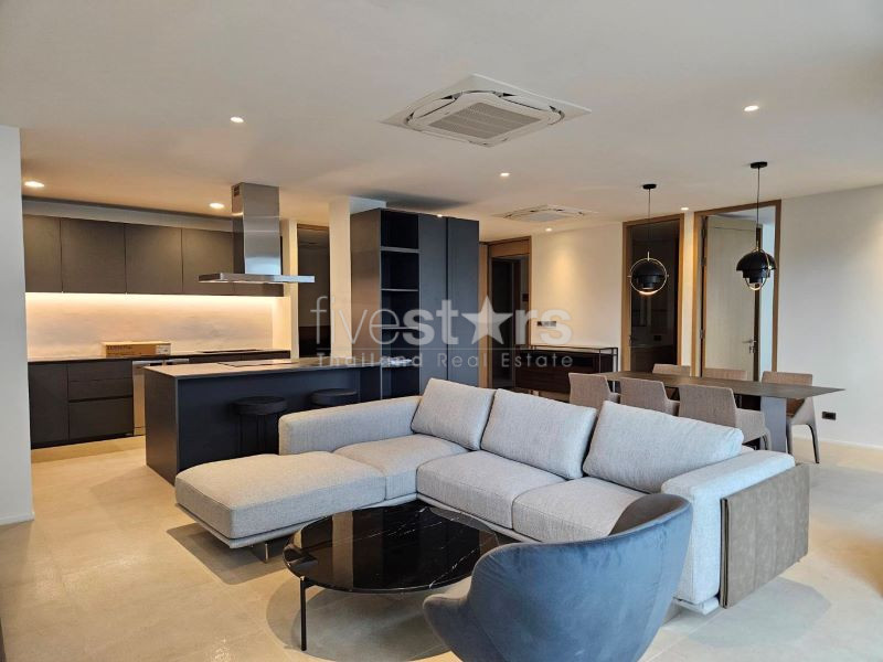 Appartement 2 chambres moderne et rénové à louer à Ekkamai