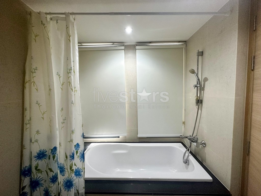 Appartement moderne de 2 chambres avec un emplacement de premier ordre à Ekamai, photo 16