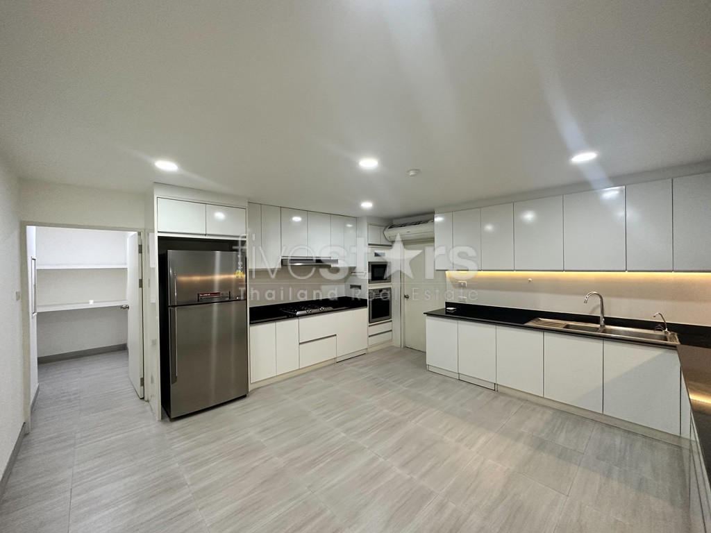 Grande unité de 3 chambres à coucher et condo récemment rénové à vendre sur Ekamai, photo 7