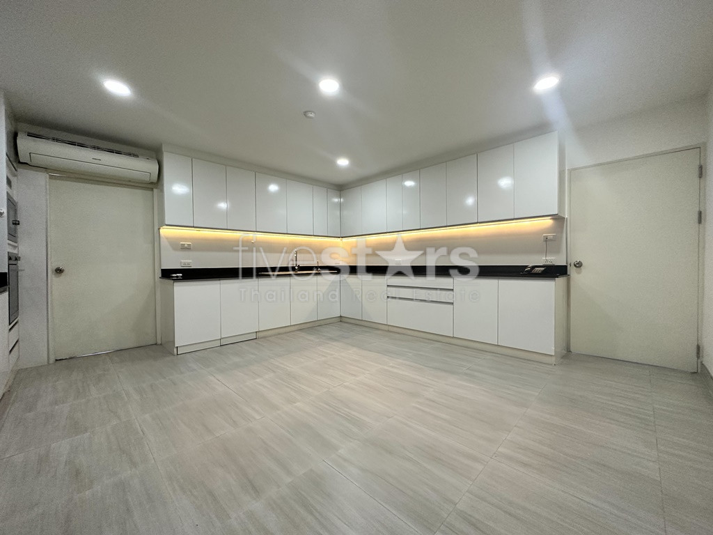 Grande unité de 3 chambres à coucher et condo récemment rénové à vendre sur Ekamai, photo 6
