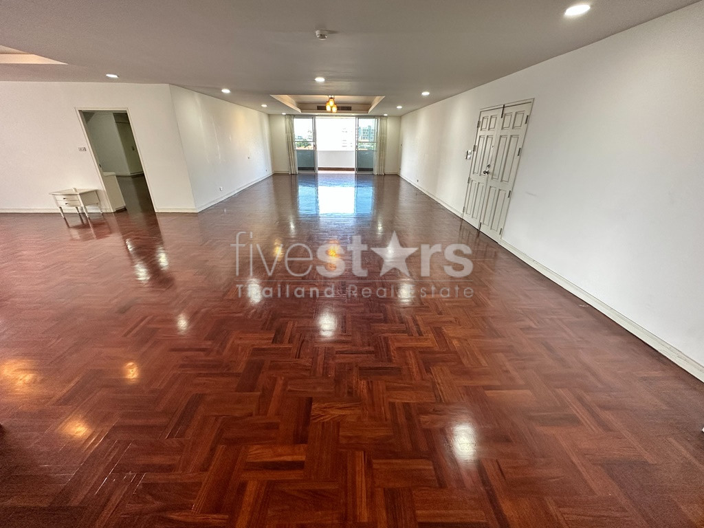 Grande unité de 3 chambres à coucher et condo récemment rénové à vendre sur Ekamai, photo 2
