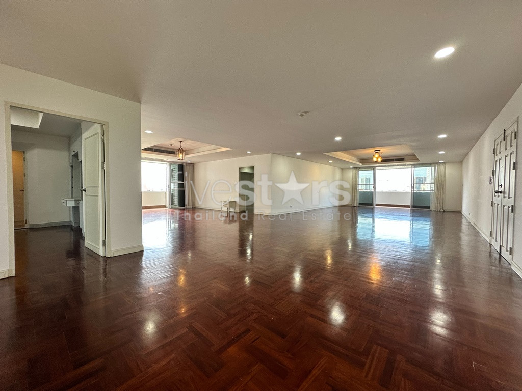Grande unité de 3 chambres à coucher et condo récemment rénové à vendre sur Ekamai