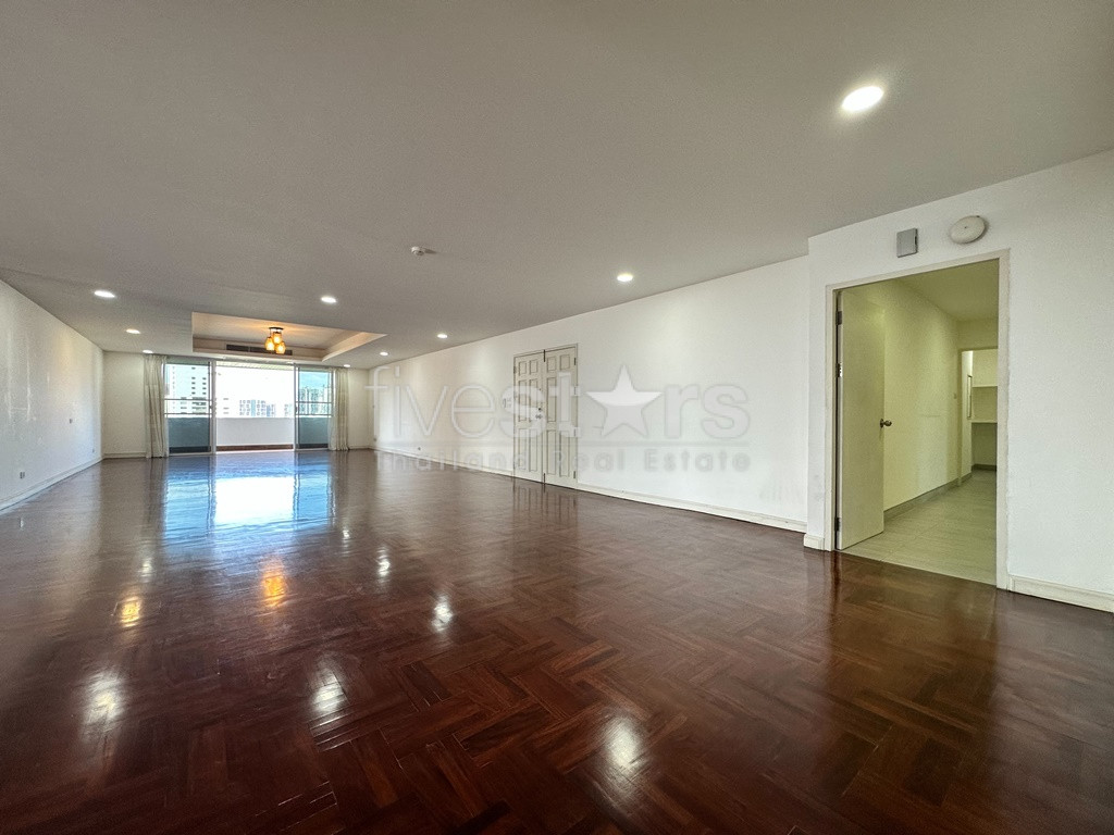 Grande unité de 3 chambres à coucher et condo récemment rénové à vendre sur Ekamai, photo 3