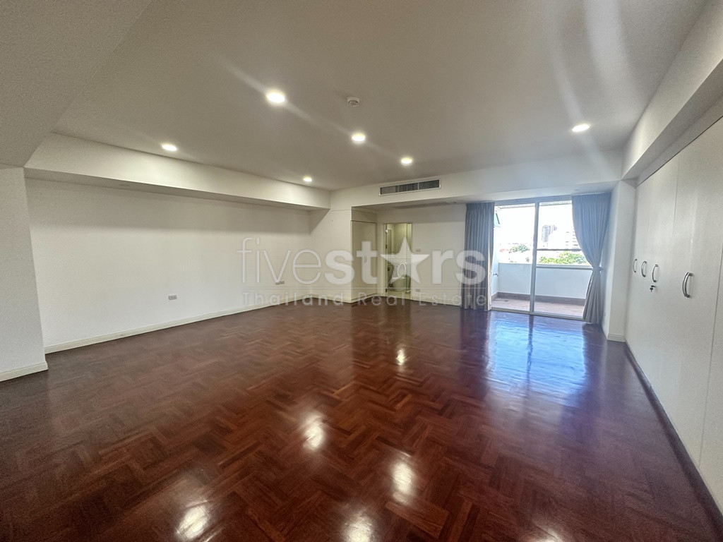 Grande unité de 3 chambres à coucher et condo récemment rénové à vendre sur Ekamai, photo 9