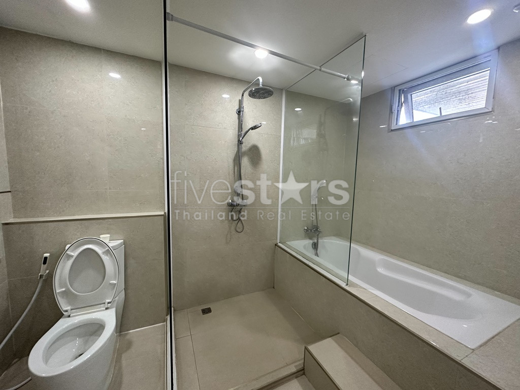 Grande unité de 3 chambres à coucher et condo récemment rénové à vendre sur Ekamai, photo 20