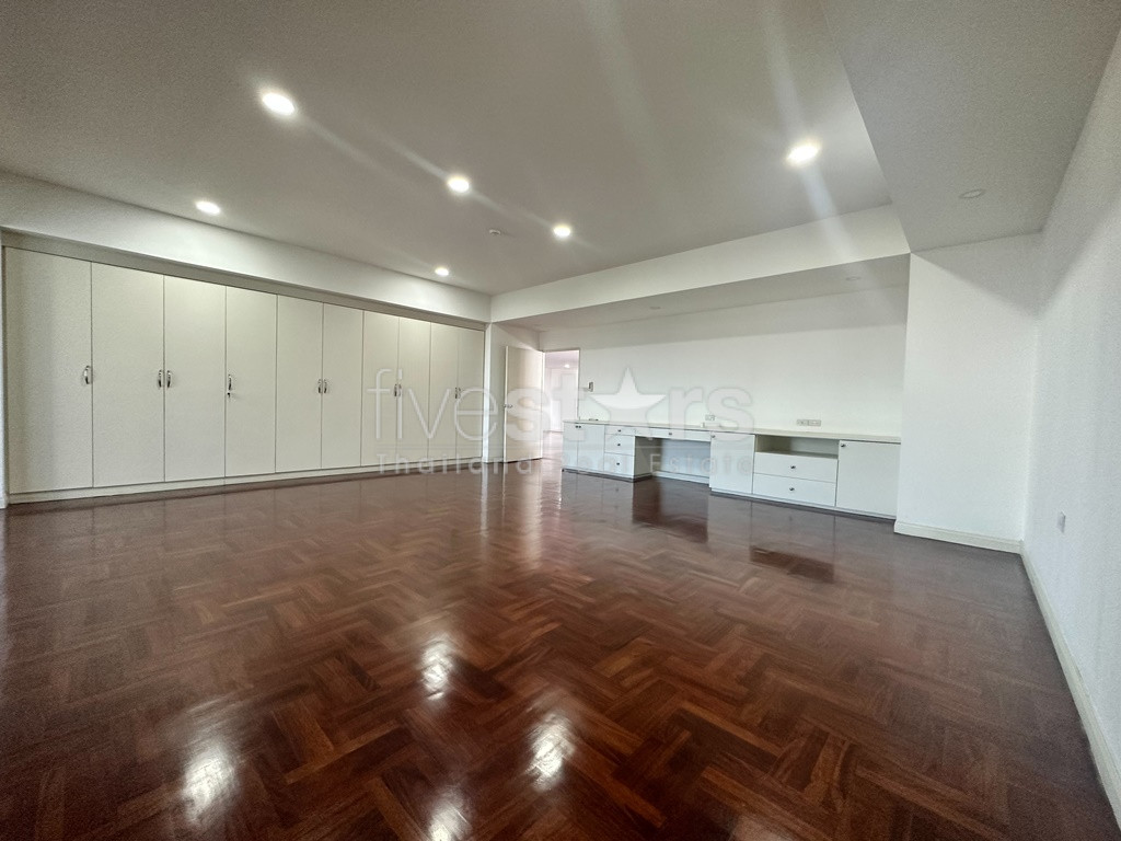 Grande unité de 3 chambres à coucher et condo récemment rénové à vendre sur Ekamai, photo 11