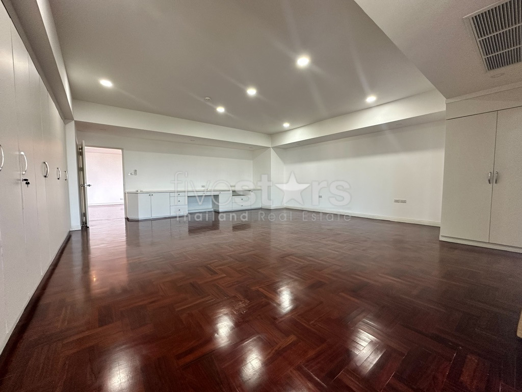 Grande unité de 3 chambres à coucher et condo récemment rénové à vendre sur Ekamai, photo 10