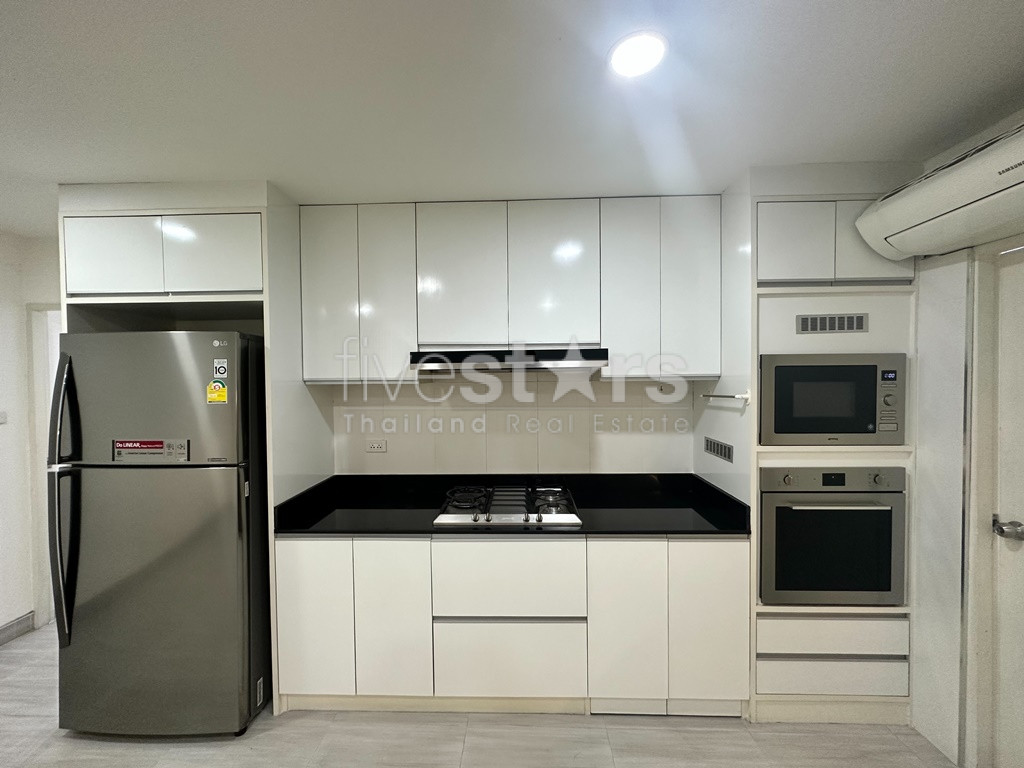 Grande unité de 3 chambres à coucher et condo récemment rénové à vendre sur Ekamai, photo 8
