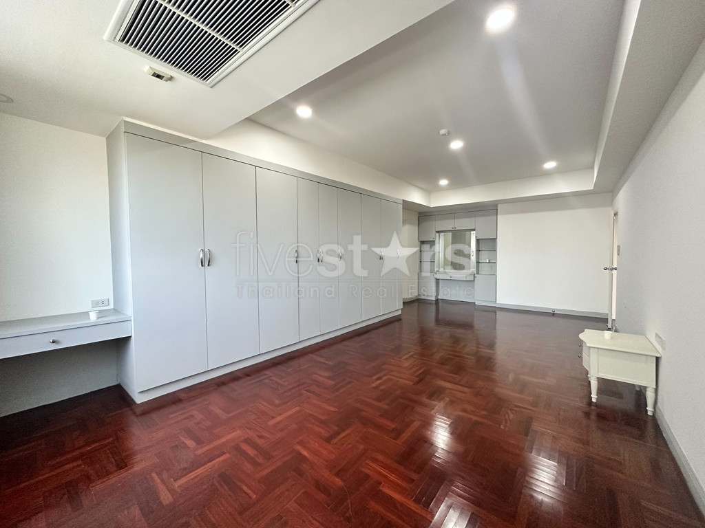 Grande unité de 3 chambres à coucher et condo récemment rénové à vendre sur Ekamai, photo 13
