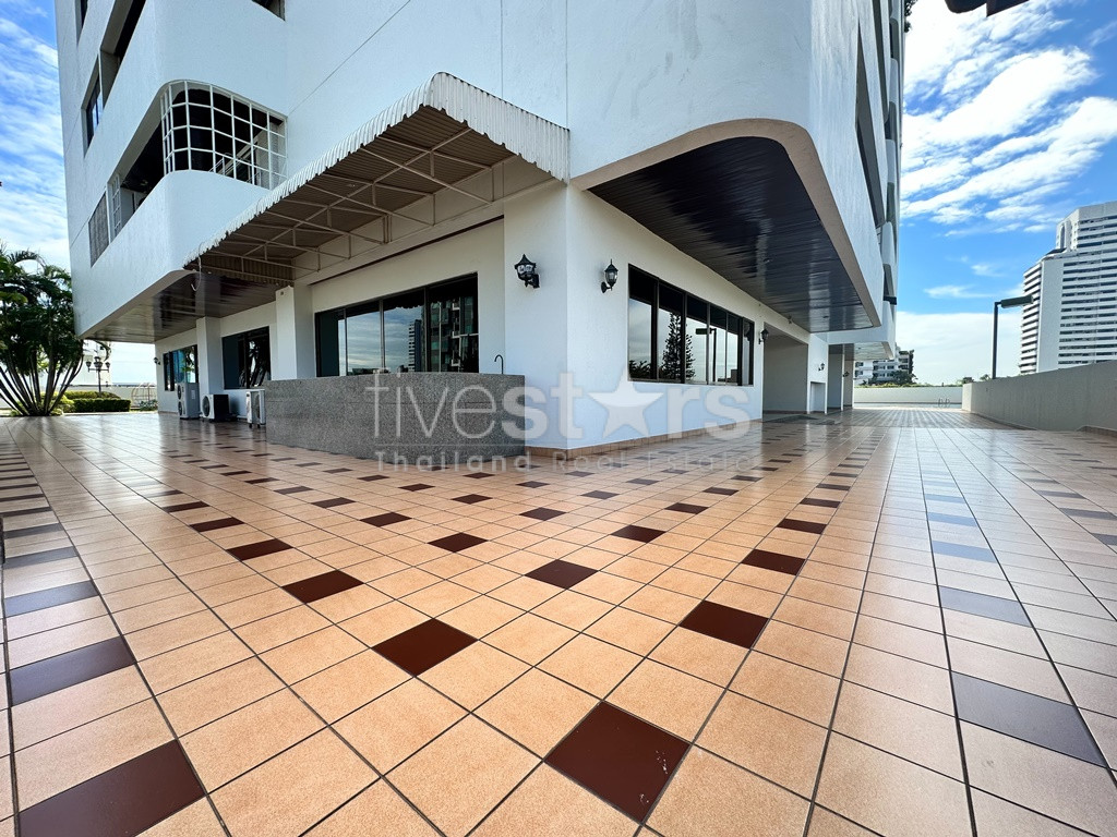 Grande unité de 3 chambres à coucher et condo récemment rénové à vendre sur Ekamai, photo 23