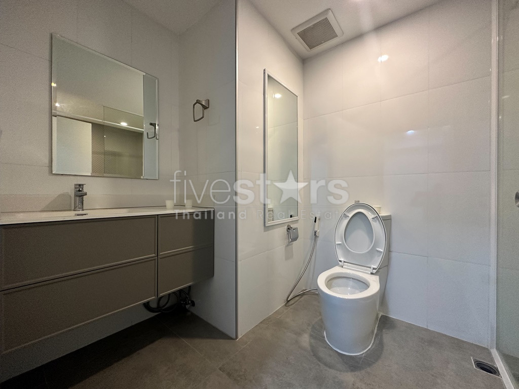 Grande unité de 3 chambres à coucher et condo récemment rénové à vendre sur Ekamai, photo 19