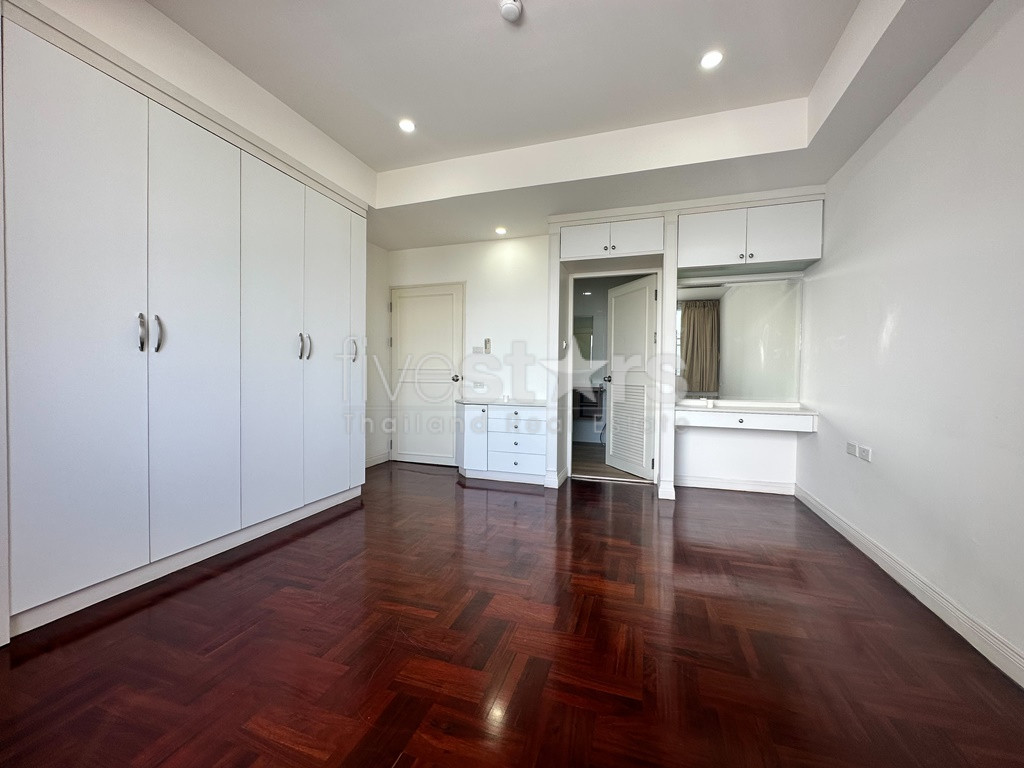 Grande unité de 3 chambres à coucher et condo récemment rénové à vendre sur Ekamai, photo 15