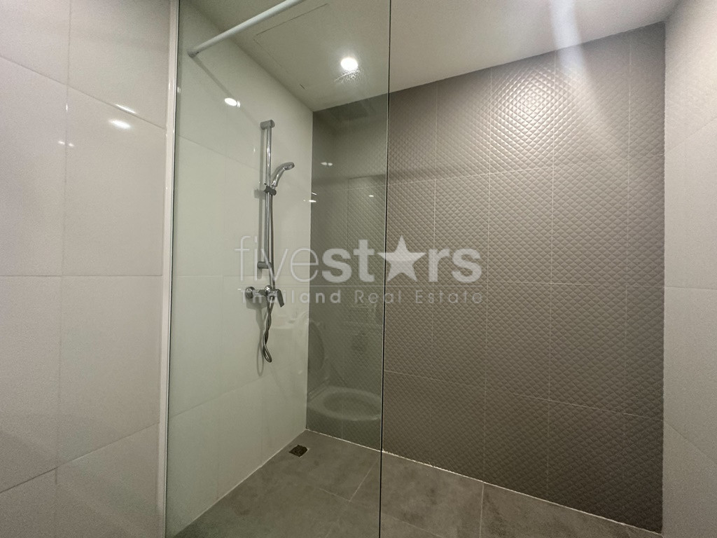 Grande unité de 3 chambres à coucher et condo récemment rénové à vendre sur Ekamai, photo 17