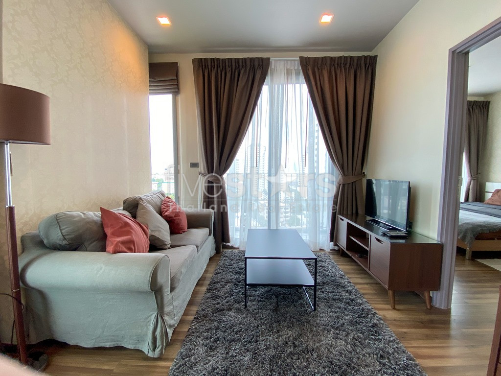 1-bedroom condo for rent on Ekamai to Thonglor