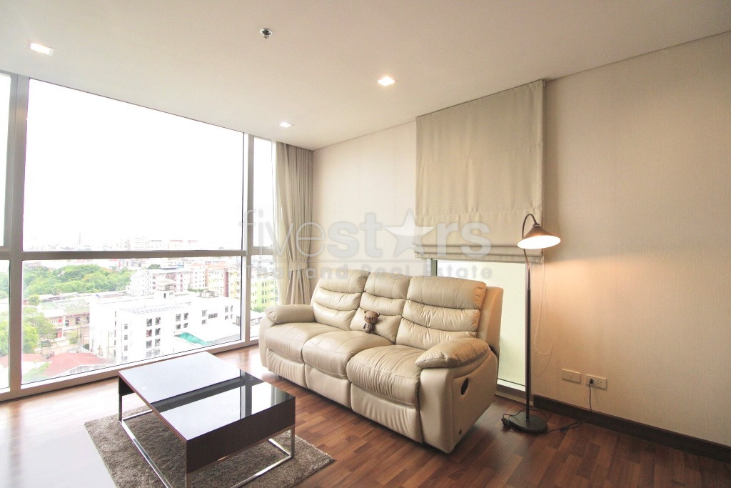Condo spacieux de 2 chambres à louer près de la station Phra Khanong BTS, photo 4