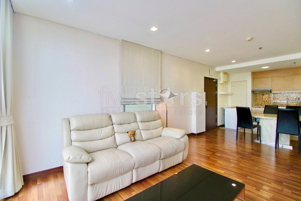 Condo spacieux de 2 chambres à louer près de la station Phra Khanong BTS, photo 2