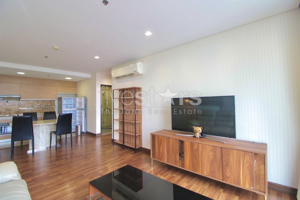 Condo spacieux de 2 chambres à louer près de la station Phra Khanong BTS
