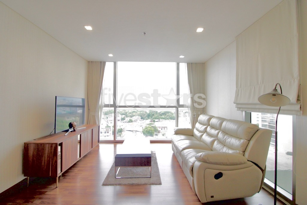 Condo spacieux de 2 chambres à louer près de la station Phra Khanong BTS, photo 3