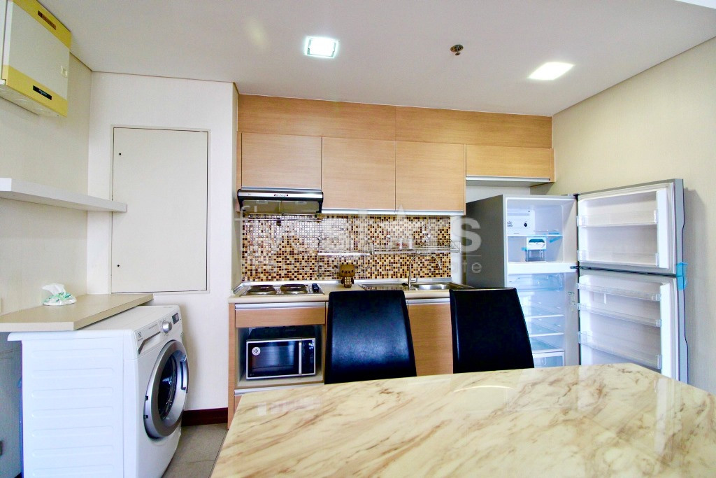 Condo spacieux de 2 chambres à louer près de la station Phra Khanong BTS, photo 9