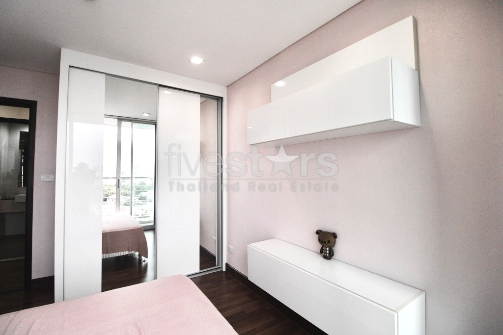 Condo spacieux de 2 chambres à louer près de la station Phra Khanong BTS, photo 5