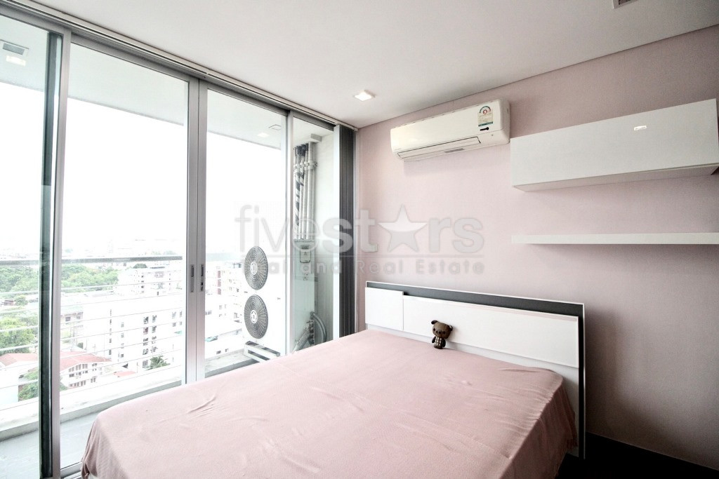 Condo spacieux de 2 chambres à louer près de la station Phra Khanong BTS, photo 6
