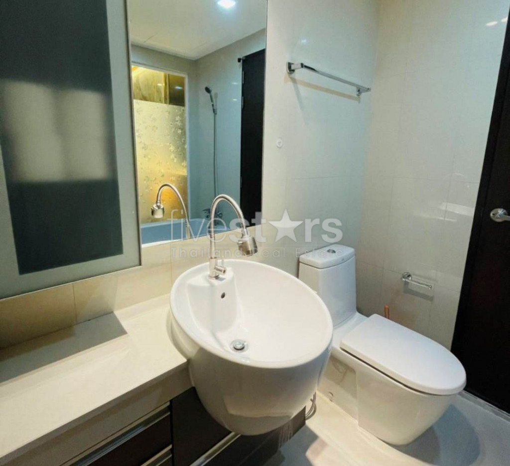 Condo de grande hauteur d'une chambre à vendre à proximité de la station BTS Phra Khanong, photo 10