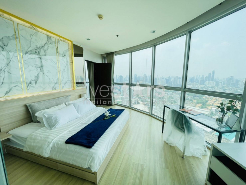 Condo de grande hauteur d'une chambre à vendre à proximité de la station BTS Phra Khanong, photo 5