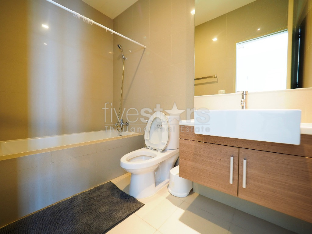 Condo 1 chambre à louer près de la station BTS Ekamai, photo 9