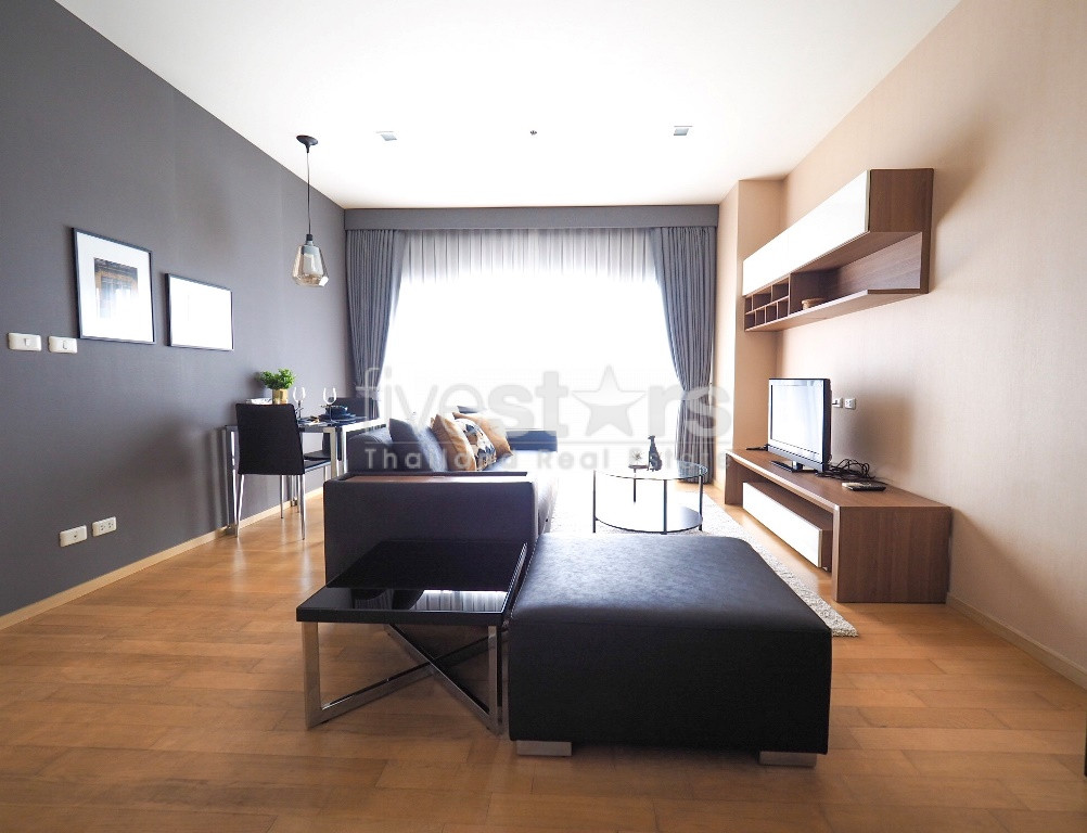 Condo 1 chambre à louer près de la station BTS Ekamai