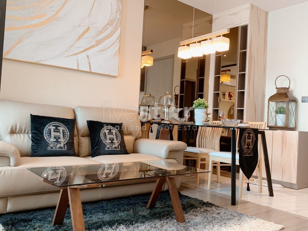 Condo 1 chambre à louer près de la station BTS Ekkamai